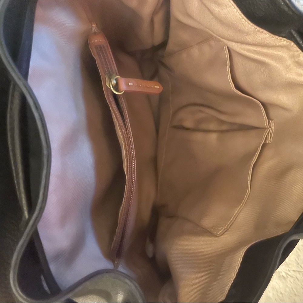 Black backpack - Picture 4 of 4